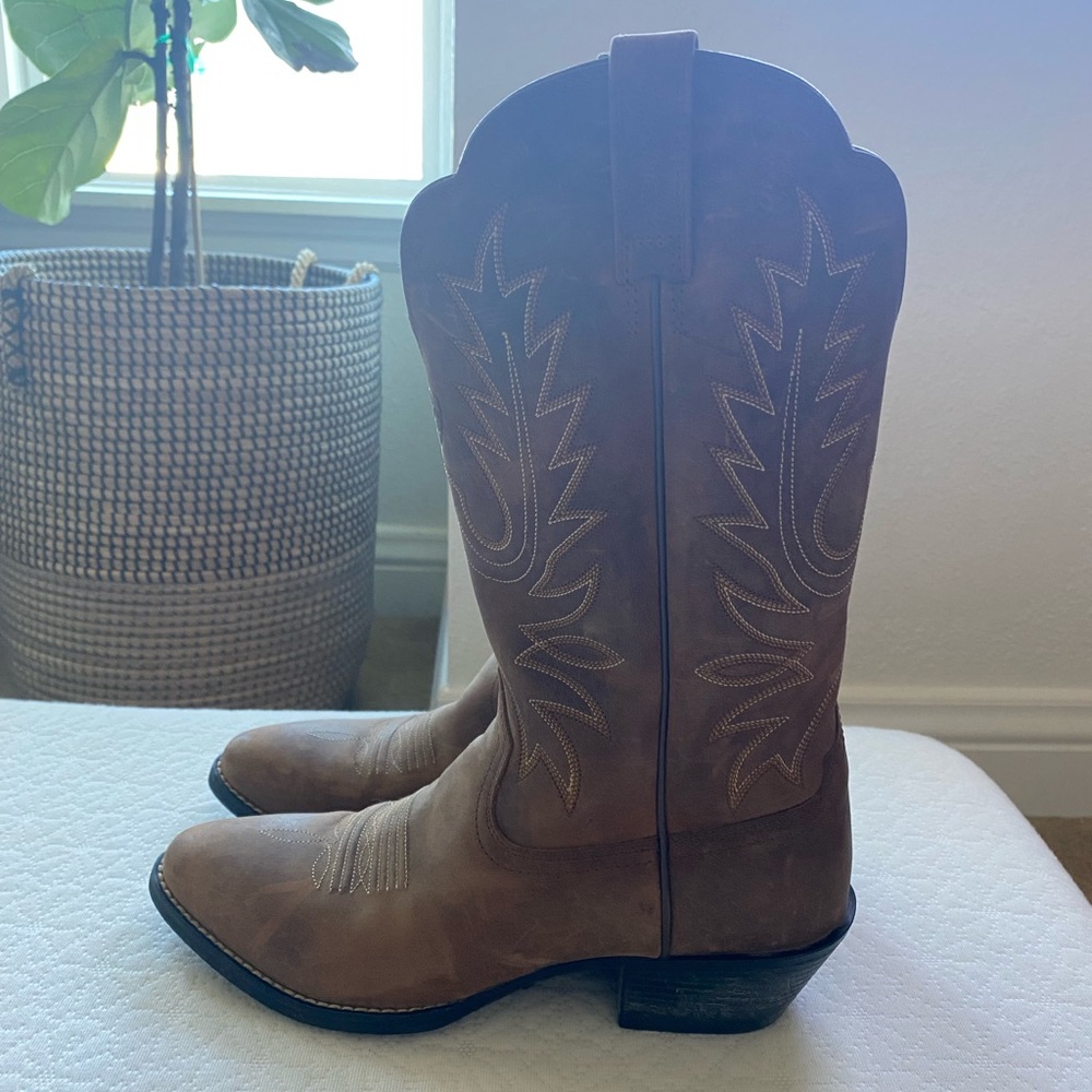 Ariat cowboy boots size 6.5 brown